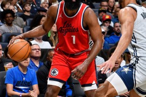 爱游戏体育- 哈登官方宣布表现优异新规，澳大利亚队引发争议！观众掌声雷动